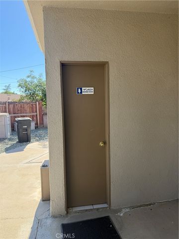 500 E Thornton Avenue, Hemet, CA 92543