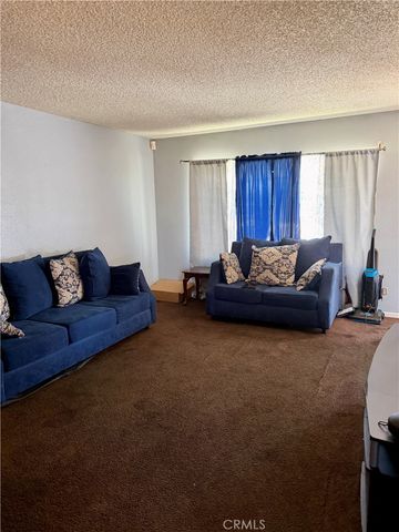 500 E Thornton Avenue, Hemet, CA 92543