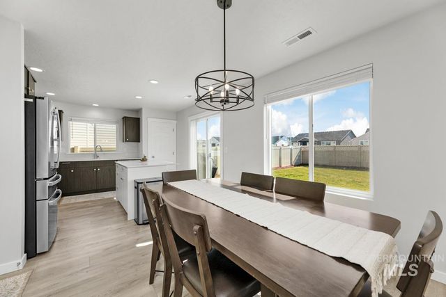 11097 Cart St, Caldwell, ID 83605