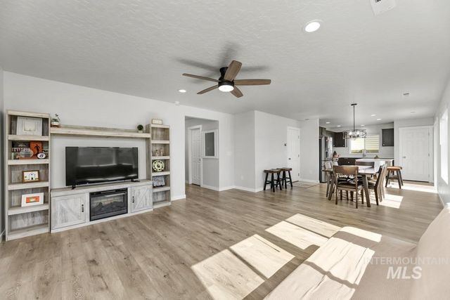 11097 Cart St, Caldwell, ID 83605