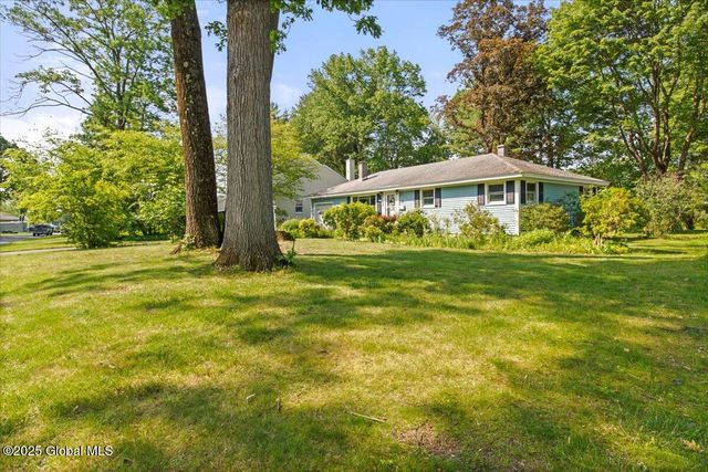 42 Brockley Drive, Bethlehem, NY 12054