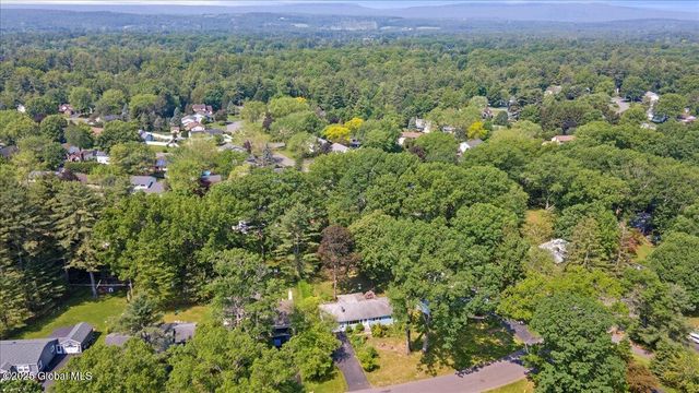 42 Brockley Drive, Bethlehem, NY 12054