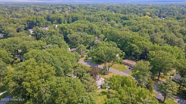42 Brockley Drive, Bethlehem, NY 12054