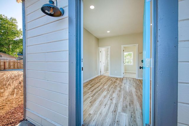 827 B Street, Fresno, CA 93706