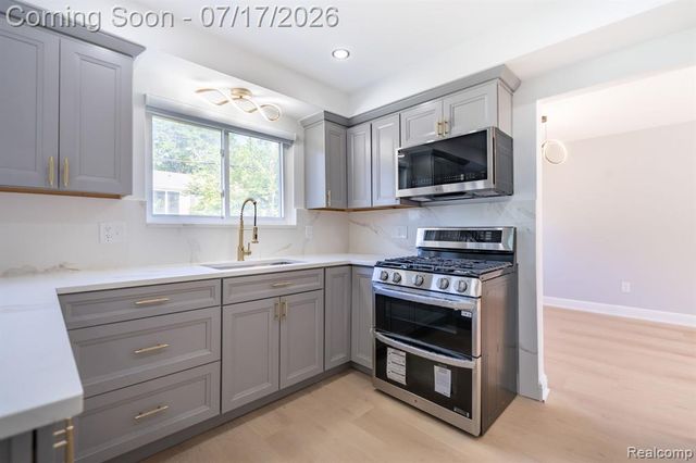 27426 Marshall Street, Southfield, MI 48076