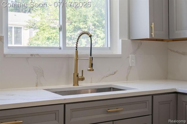 27426 Marshall Street, Southfield, MI 48076
