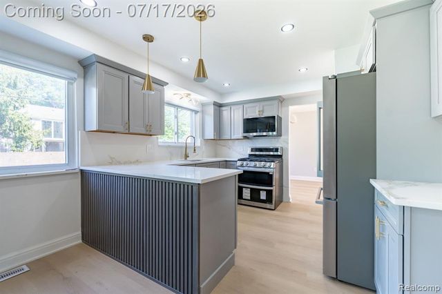 27426 Marshall Street, Southfield, MI 48076