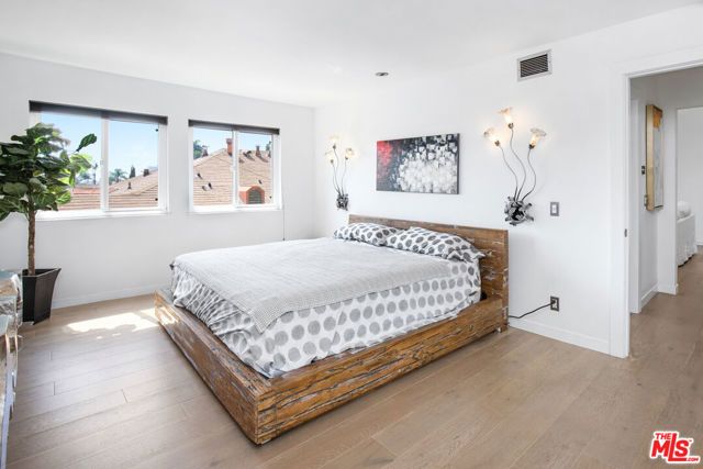 432 S Hamel Road 302, Los Angeles, CA 90048