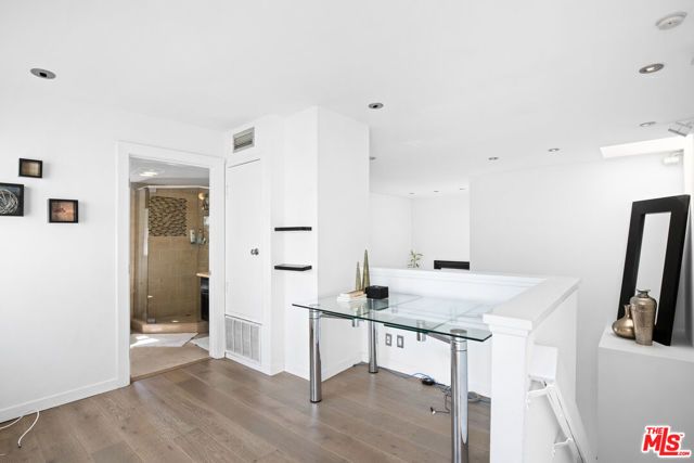432 S Hamel Road 302, Los Angeles, CA 90048
