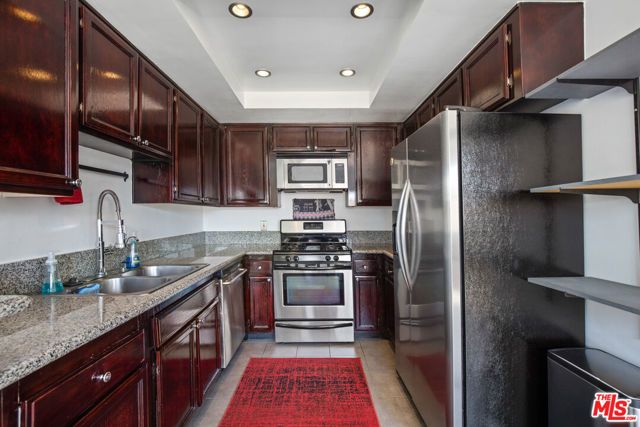 432 S Hamel Road 302, Los Angeles, CA 90048