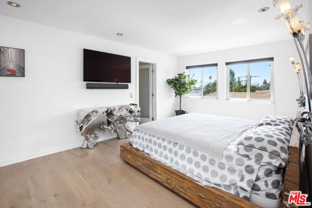 432 S Hamel Road 302, Los Angeles, CA 90048