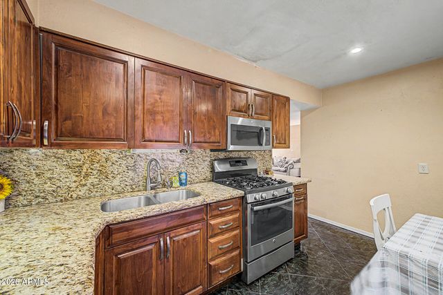 6909 W Wolf Street, Phoenix, AZ 85033