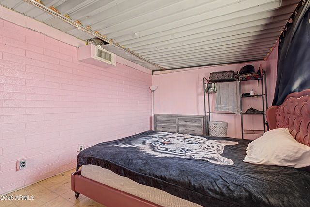6909 W Wolf Street, Phoenix, AZ 85033