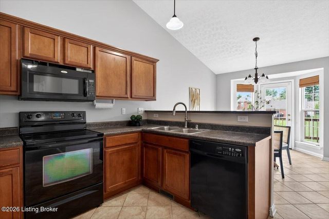 3212 Stony Farm Dr, Jeffersontown, KY 40299