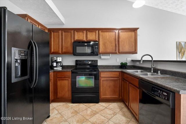 3212 Stony Farm Dr, Jeffersontown, KY 40299