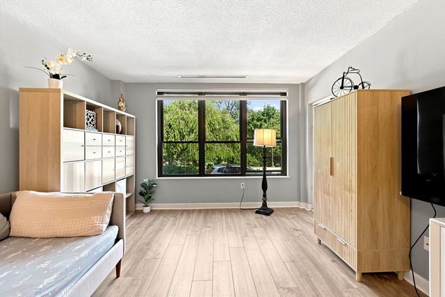 210 Nahanton St 116, Newton, MA 02459