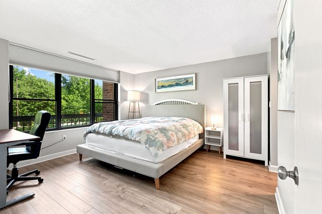 210 Nahanton St 116, Newton, MA 02459