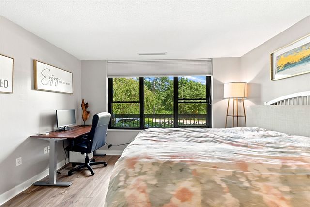 210 Nahanton St 116, Newton, MA 02459