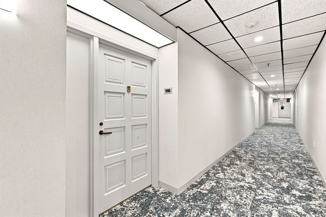 210 Nahanton St 116, Newton, MA 02459