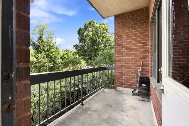 210 Nahanton St 116, Newton, MA 02459