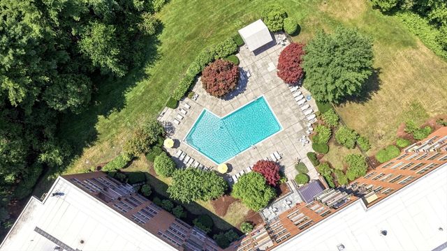 210 Nahanton St 116, Newton, MA 02459