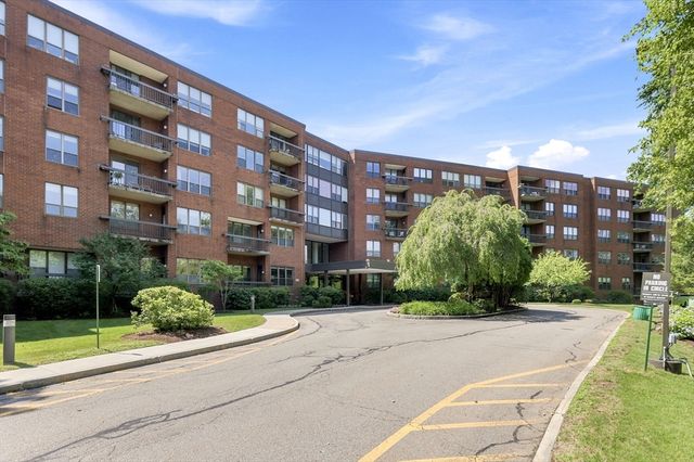 210 Nahanton St 116, Newton, MA 02459