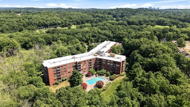 210 Nahanton St 116, Newton, MA 02459