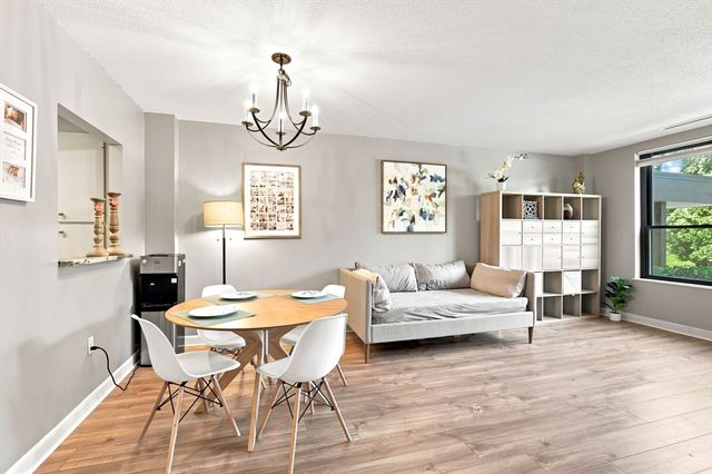 210 Nahanton St 116, Newton, MA 02459