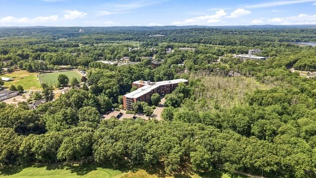 210 Nahanton St 116, Newton, MA 02459