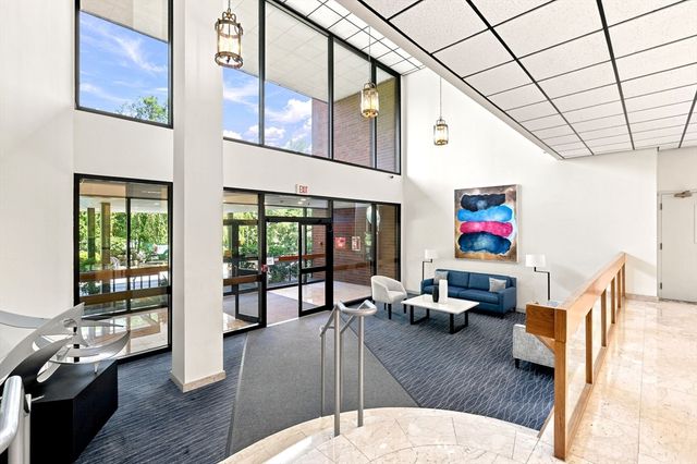 210 Nahanton St 116, Newton, MA 02459