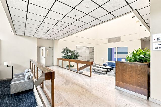 210 Nahanton St 116, Newton, MA 02459