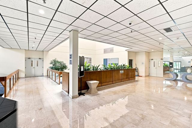 210 Nahanton St 116, Newton, MA 02459