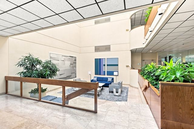 210 Nahanton St 116, Newton, MA 02459