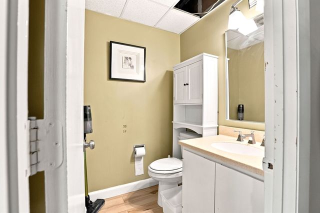 210 Nahanton St 116, Newton, MA 02459