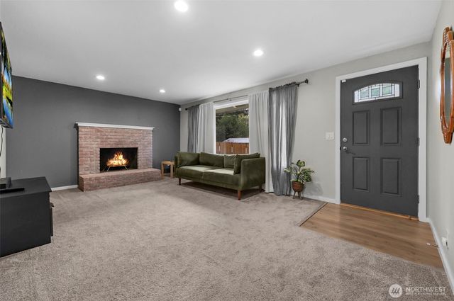 14106 Cascadian Way, Everett, WA 98208
