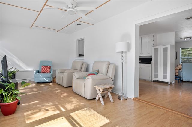 302 Fulton Ave, Rockport, TX 78382