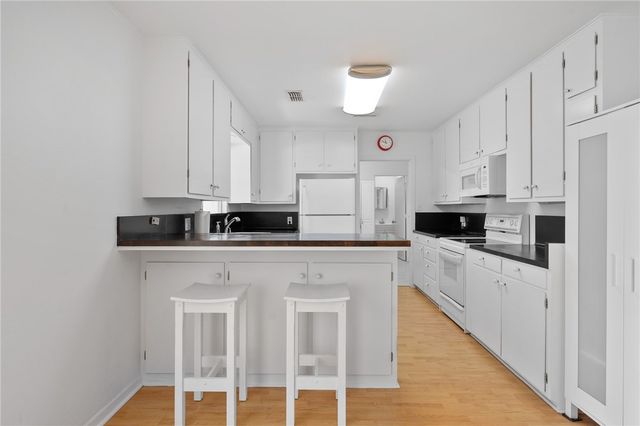 302 Fulton Ave, Rockport, TX 78382