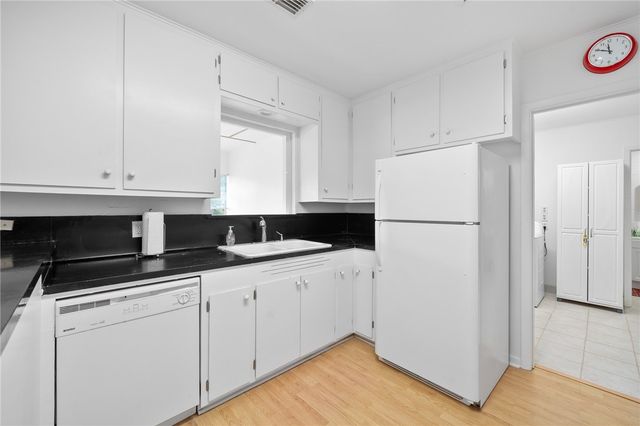 302 Fulton Ave, Rockport, TX 78382