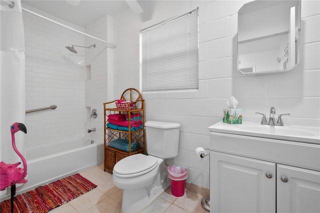 302 Fulton Ave, Rockport, TX 78382