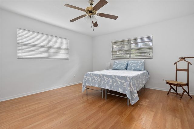 302 Fulton Ave, Rockport, TX 78382