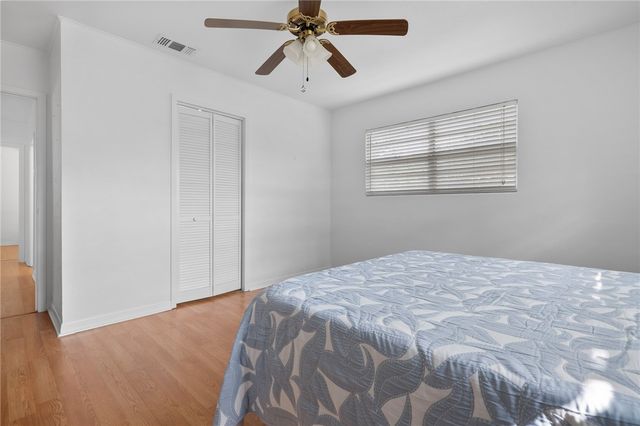 302 Fulton Ave, Rockport, TX 78382