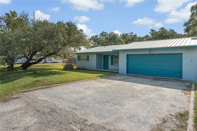 302 Fulton Ave, Rockport, TX 78382