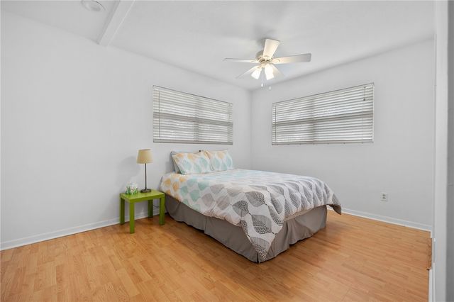 302 Fulton Ave, Rockport, TX 78382