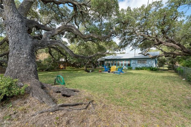302 Fulton Ave, Rockport, TX 78382