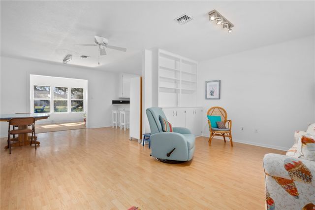 302 Fulton Ave, Rockport, TX 78382