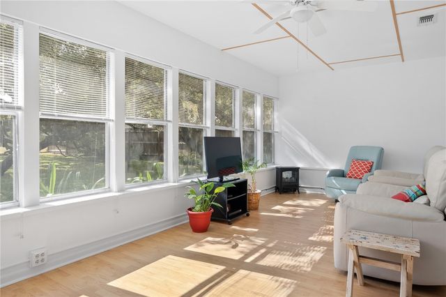 302 Fulton Ave, Rockport, TX 78382