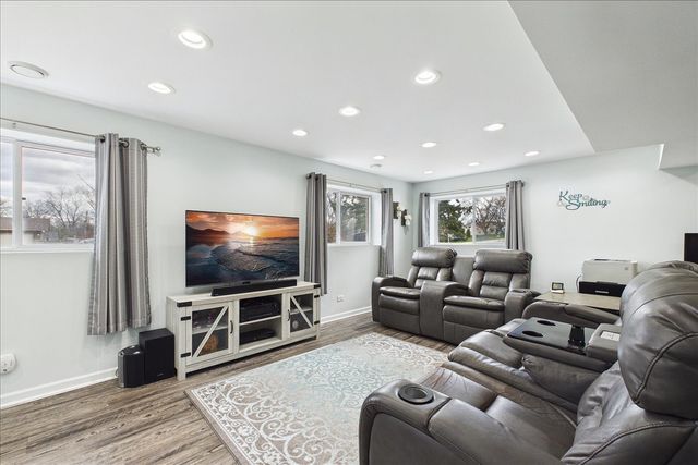 2N548 Pleasant Avenue, Glen Ellyn, IL 60137