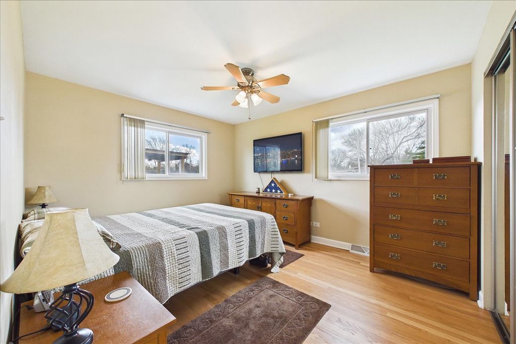 Image 11 of property listing at 2N548 Pleasant Avenue, Glen Ellyn, IL 60137