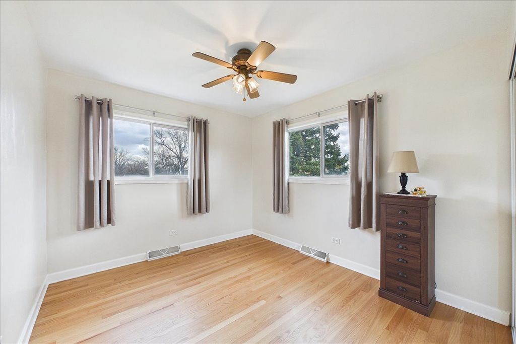 Image 13 of property listing at 2N548 Pleasant Avenue, Glen Ellyn, IL 60137