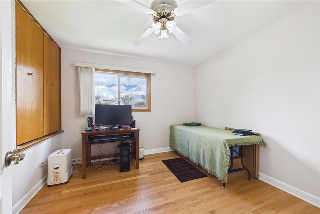 Image 14 of property listing at 2N548 Pleasant Avenue, Glen Ellyn, IL 60137